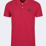 Classic polo neck t-shirt with metal logo