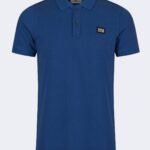 Classic polo neck t-shirt with metal logo