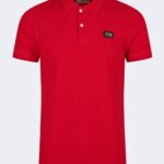 Classic polo neck t-shirt with metal logo