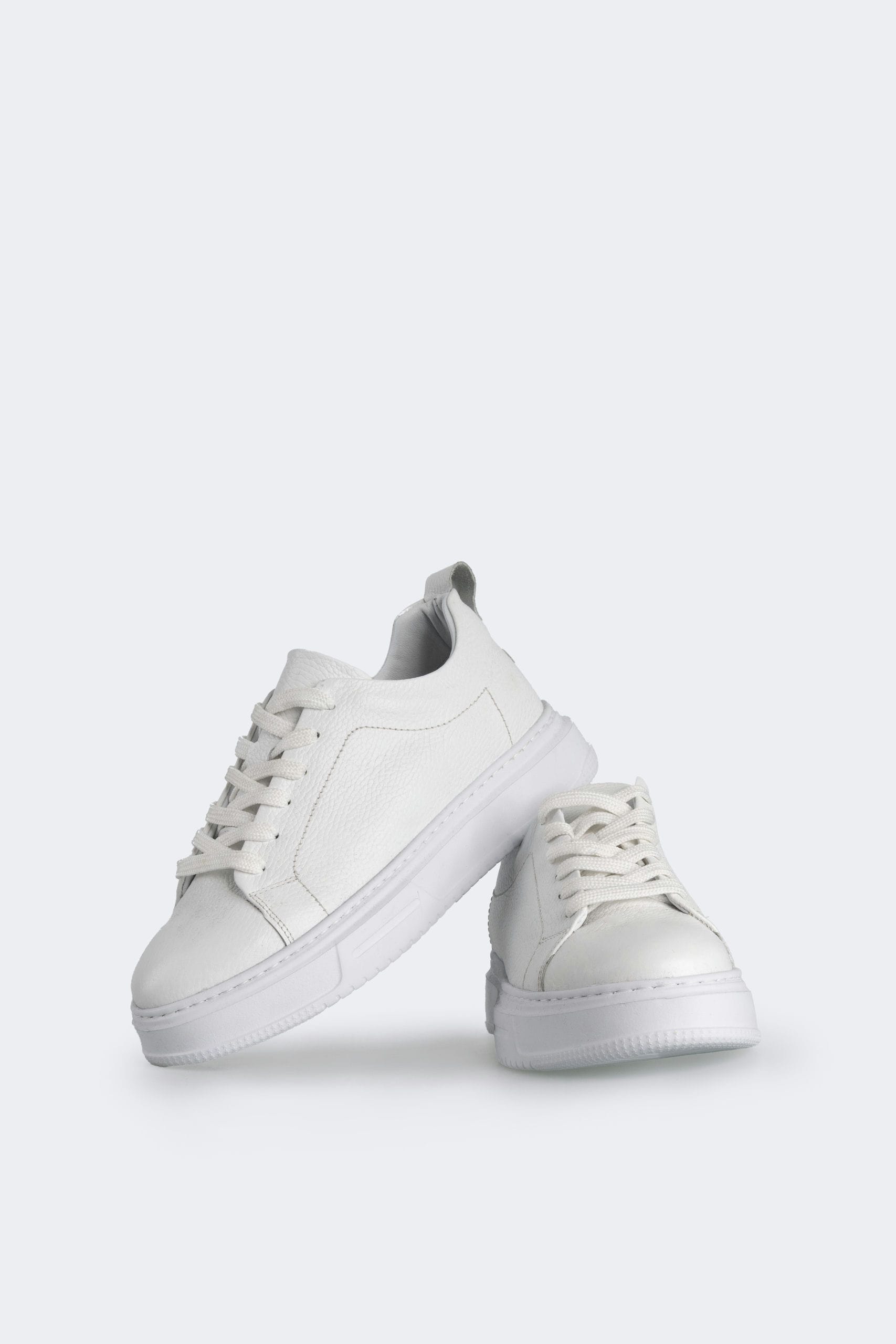 11854 (2) Classic All-White Leather Sneakers - Image 1